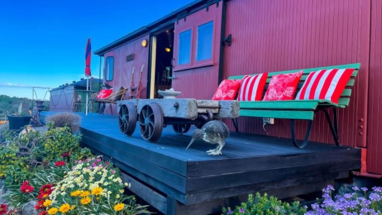 Hapuku Carriages Kaikoura Bed & Breakfast Exterior photo