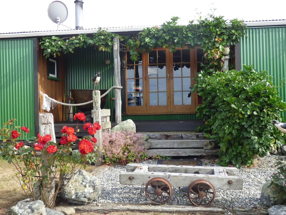 Hapuku Carriages Kaikoura Bed & Breakfast Exterior photo